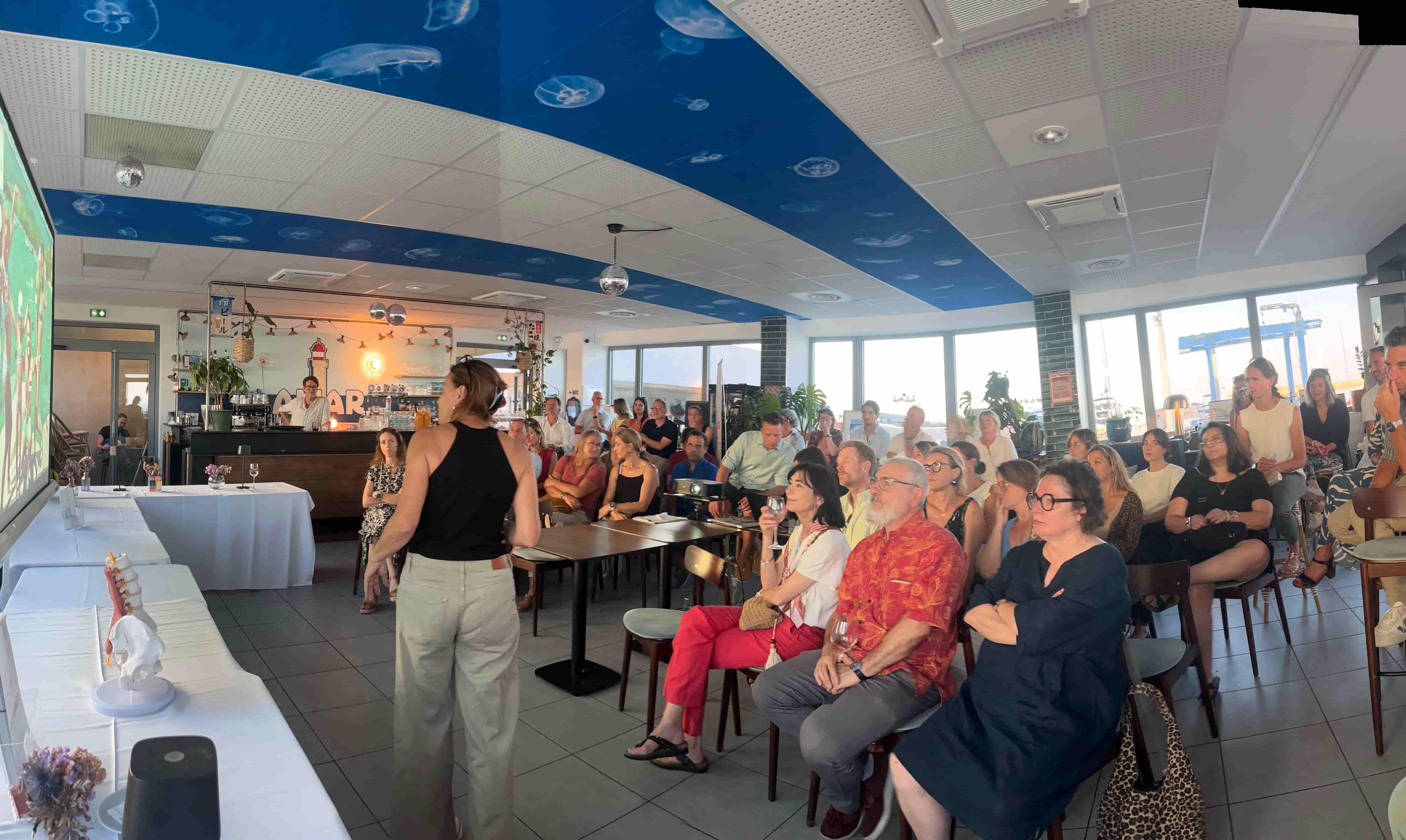 Public attentif lors de la soirée interprofessionnelle