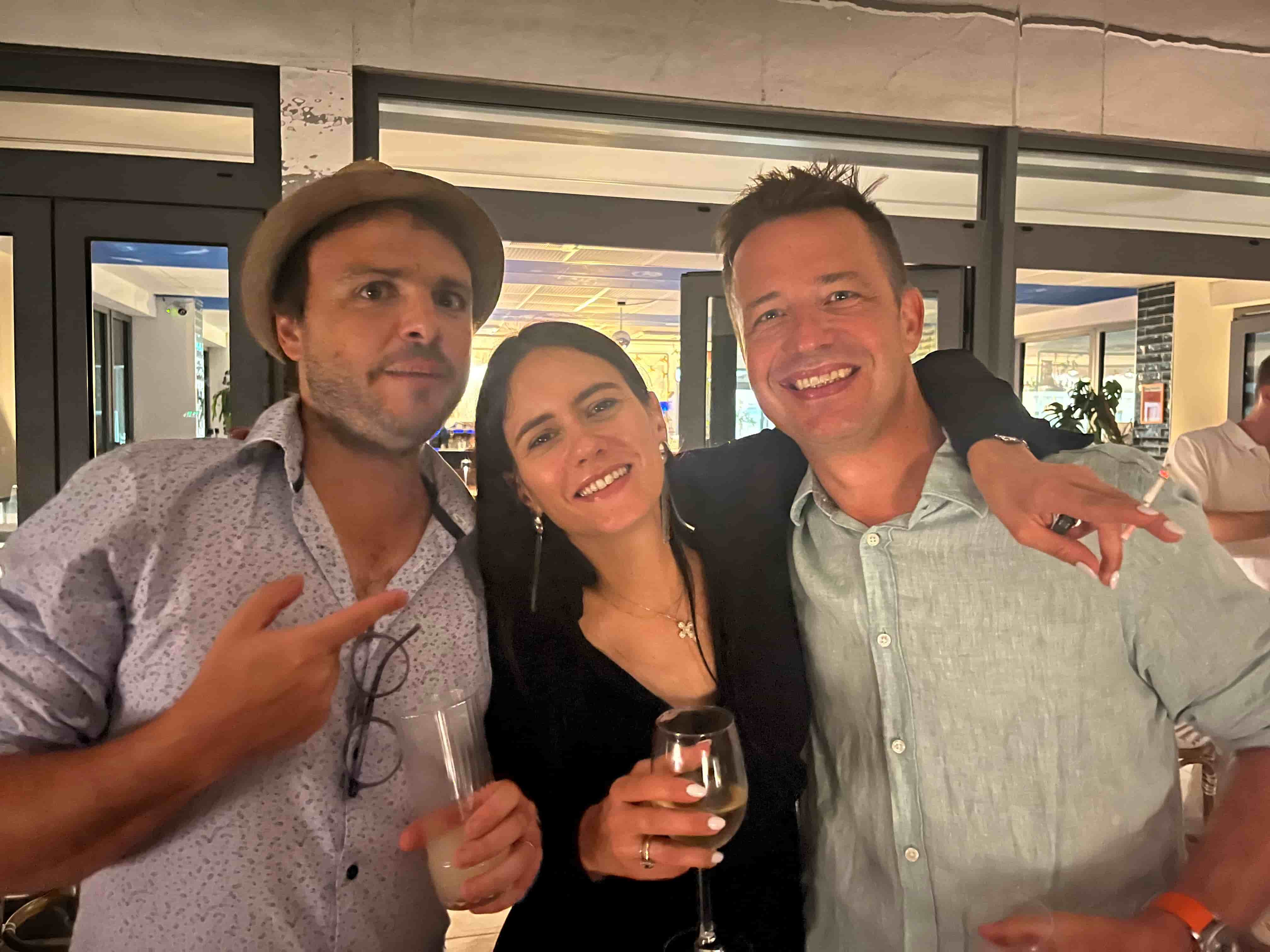 Dr Swisser, Dr Lemaître et Paula lors de la soirée